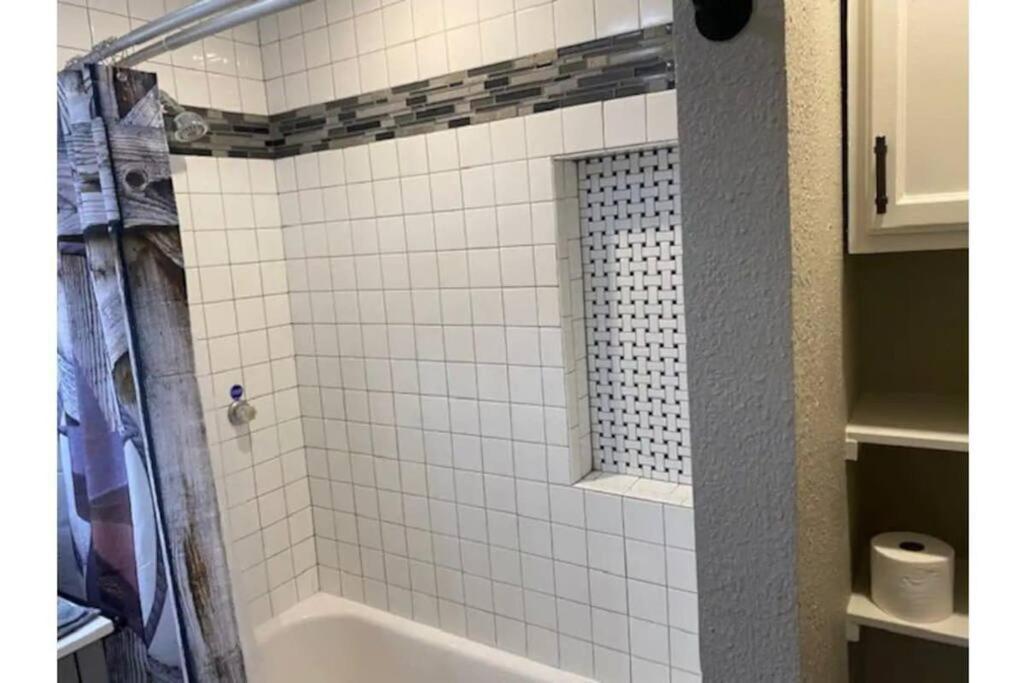 Stockyards!-1 Block Away ! Cowboy Cottage Sleeps 9 Fort Worth Extérieur photo