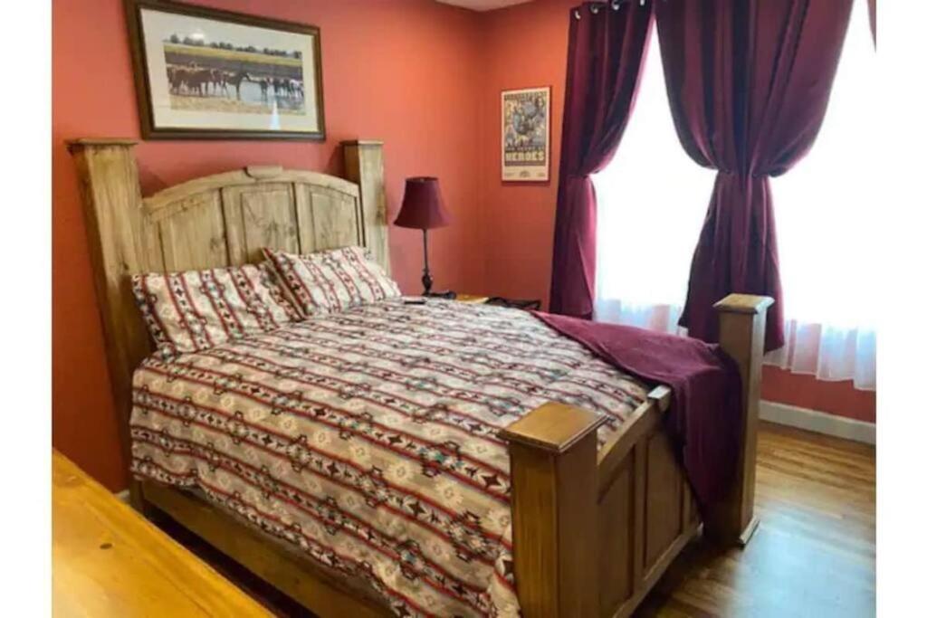 Stockyards!-1 Block Away ! Cowboy Cottage Sleeps 9 Fort Worth Extérieur photo