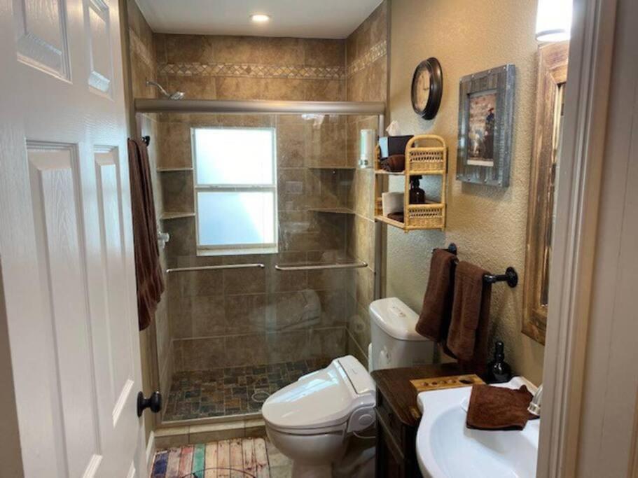 Stockyards!-1 Block Away ! Cowboy Cottage Sleeps 9 Fort Worth Extérieur photo