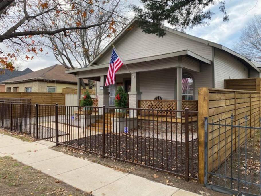 Stockyards!-1 Block Away ! Cowboy Cottage Sleeps 9 Fort Worth Extérieur photo