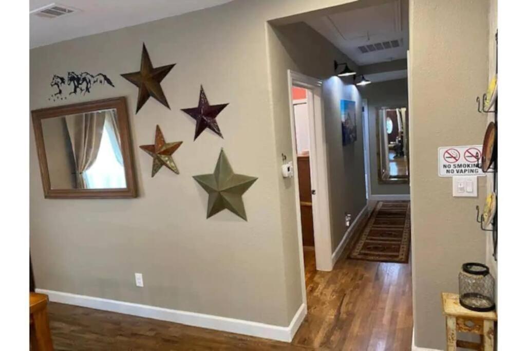 Stockyards!-1 Block Away ! Cowboy Cottage Sleeps 9 Fort Worth Extérieur photo
